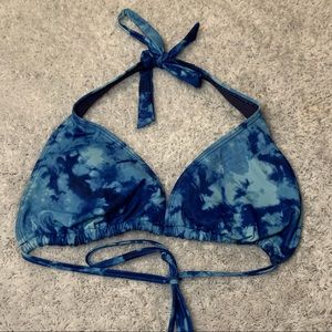 City Streets, Triangle string bikini top